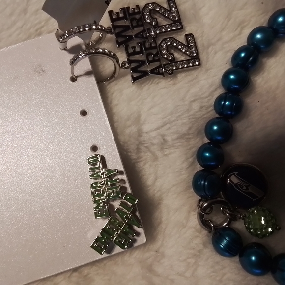 Seattle Seahawks Bracelet with Charms On It With 2 Pairs of Earrings.jewelry - Picture 2 of 5